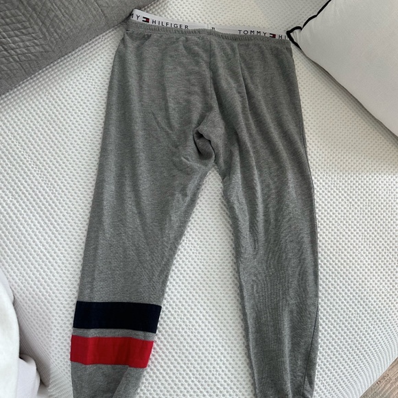 Tommy Hilfiger Sweats - Picture 2 of 3